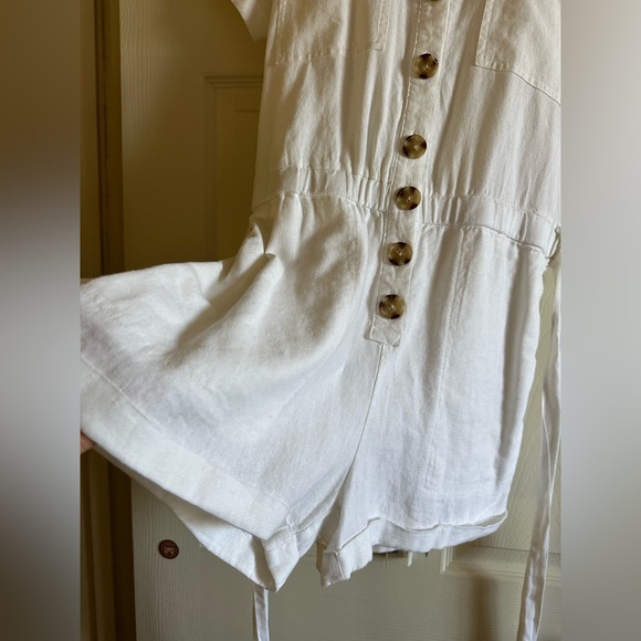 White button down rompers with ribbon, size small - Picture 2 of 5